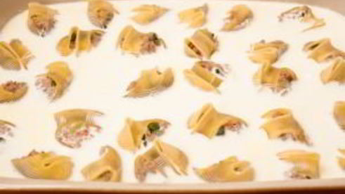 ракушки, фаршированные цуккини, помидорами и фаршем