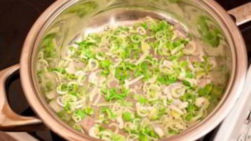 ракушки, фаршированные цуккини, помидорами и фаршем