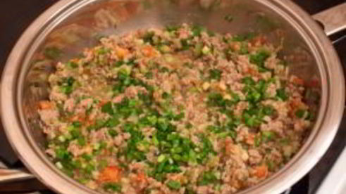 ракушки, фаршированные цуккини, помидорами и фаршем