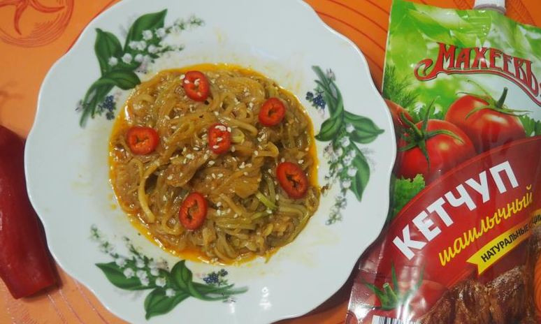 Рецепт спагетти из кабачка с кунжутом и кетчупом