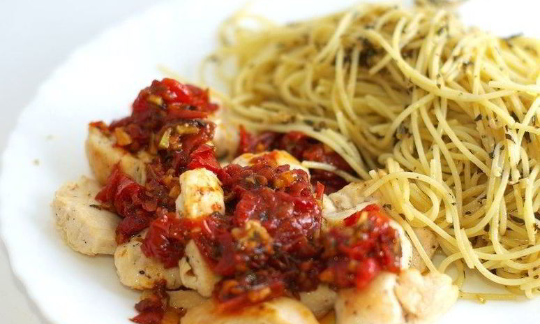 Рецепт спагетти с курицей и помидорами