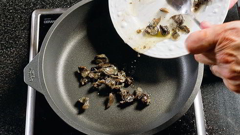 бефстроганов со свекольно-земляничным гарниром