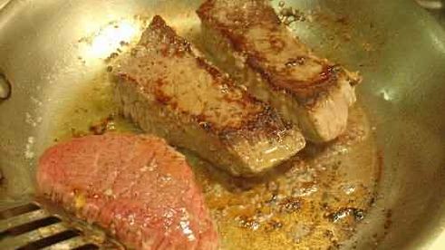 говядина под соусом рокфор