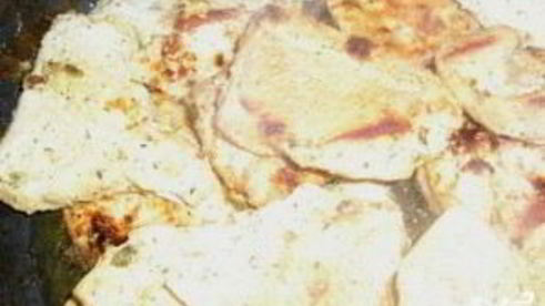 индейка в кефире на сковороде