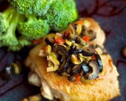 Курица с оливками