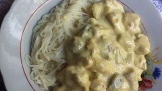 Курица с шампиньонами в сливочно-сырно соусе