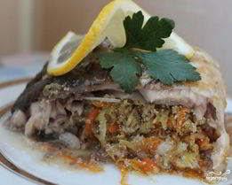 Сазан, фаршированный капустой и икрой