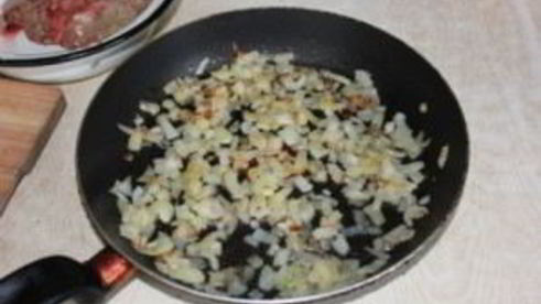 сазан, фаршированный капустой и икрой