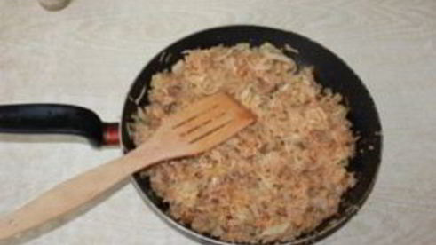 сазан, фаршированный капустой и икрой