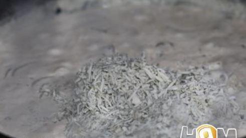 свинина под соусом из голубого сыра и грибов