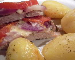 Свинина, запеченая с помидорами и моцареллой