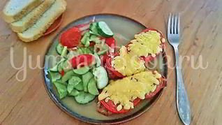 Свинина запеченая с помидорами и сыром