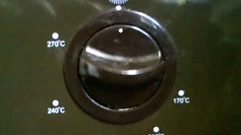 свинина запеченая с помидорами и сыром