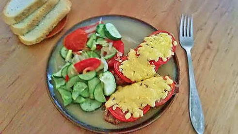 свинина запеченая с помидорами и сыром