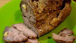 Запеченная говядина с чесноком