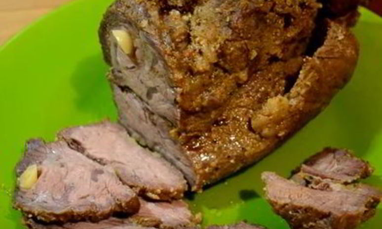 Рецепт запеченной говядины с чесноком