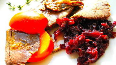 запеченное мясо с айвой и хурмой