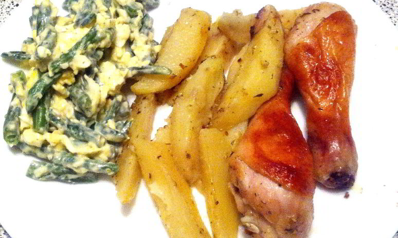 Рецепт запеченных куриных ножек с картофелем и прованскими травами