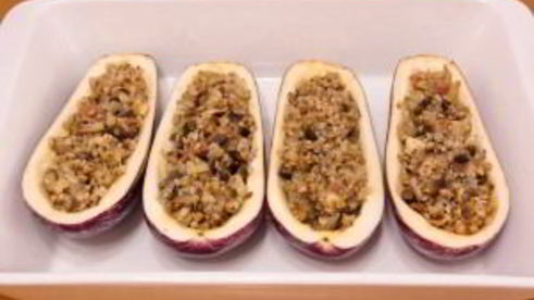 баклажаны, фаршированные гречкой, грибами и беконом