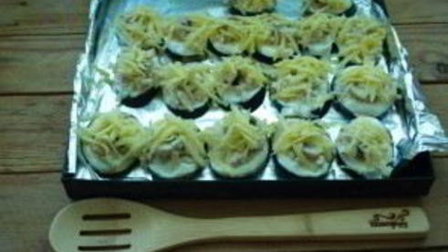 баклажаны, фаршированные курицей и грибами