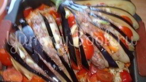 баклажаны фаршированные овощами и фаршем