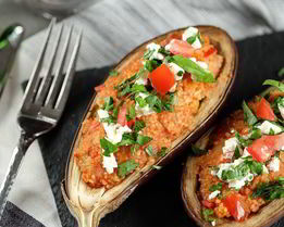 Баклажаны, фаршированые кускусом с овощами