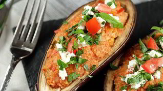 Баклажаны, фаршированые кускусом с овощами