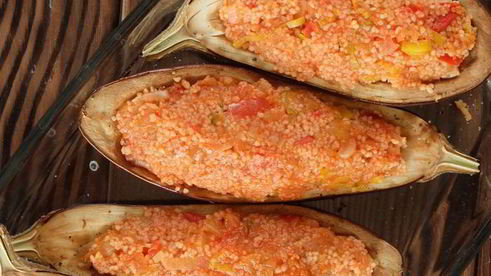 баклажаны, фаршированые кускусом с овощами