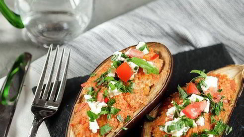 баклажаны, фаршированые кускусом с овощами