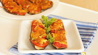 Баклажаны запеченные с помидорами и сыром