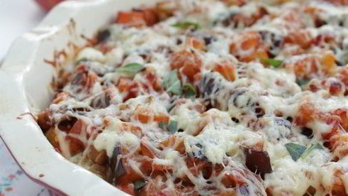 фаршированные конкильони с баклажановым соусом