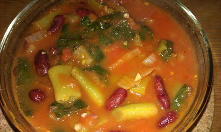 Рецепт фасоли со шпинатом в томатном соусе