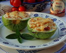 Кабачки, фаршированные тунцом и творогом