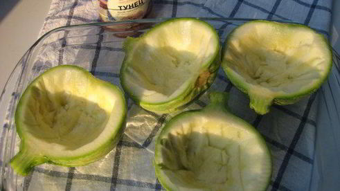 кабачки, фаршированные тунцом и творогом