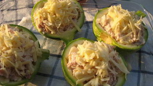 кабачки, фаршированные тунцом и творогом
