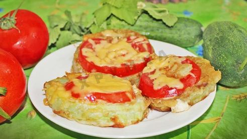 кабачки с колбасой и сыром