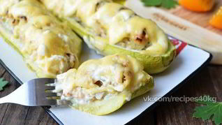 Кабачки с курицей и яблоком