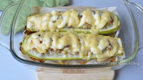 кабачки с курицей и яблоком