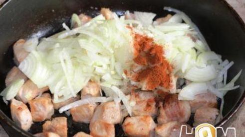 капуста тушеная со свининой в сметане