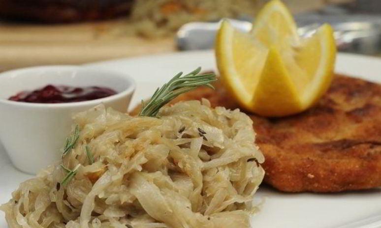 Рецепт капусты, тушенной с яблоками