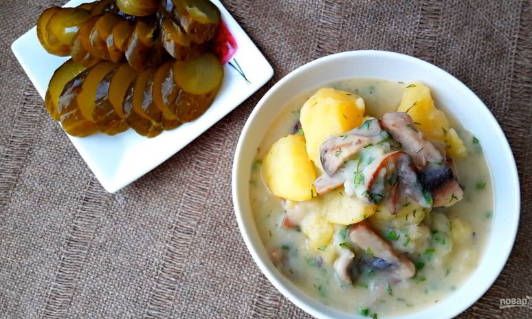 Рецепт картофеля, тушенного в сметанном соусе с грибами