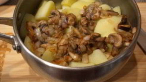 картофель, тушеный с грибами