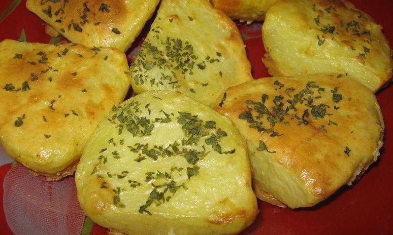 Рецепт картошки под майонезом с прованскими травами, запеченная в микроволновке