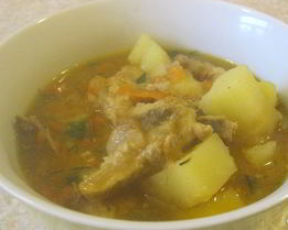 Картошка со свининой, тушенная в кастрюле