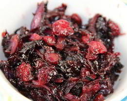 Красная капуста с бальзамическим уксусом и клюквой