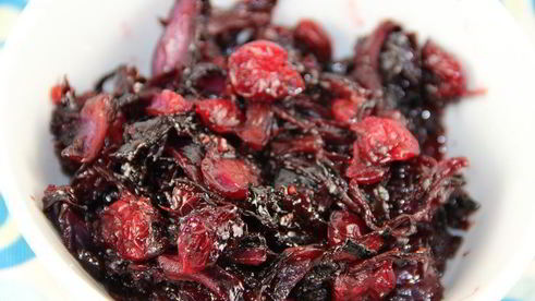 красная капуста с бальзамическим уксусом и клюквой