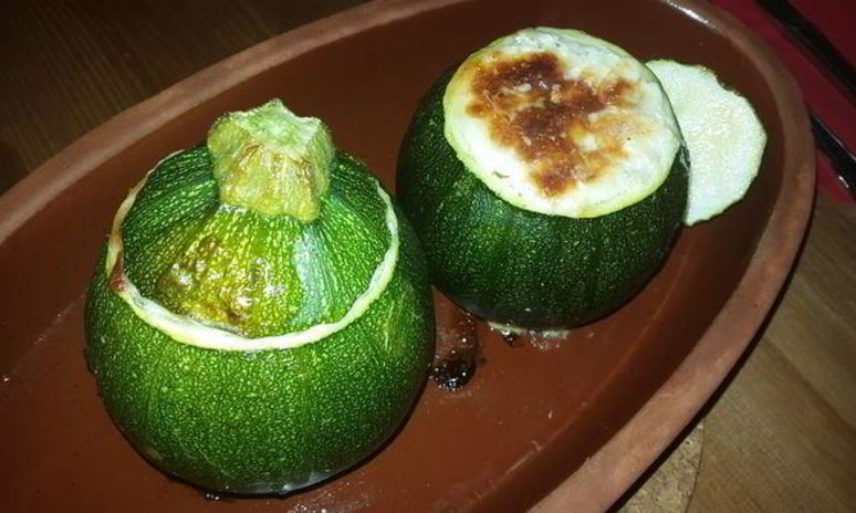 Рецепт круглых цукини, запеченные с курицей и лабне