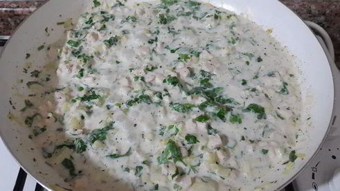 круглые цукини, запеченные с курицей и лабне