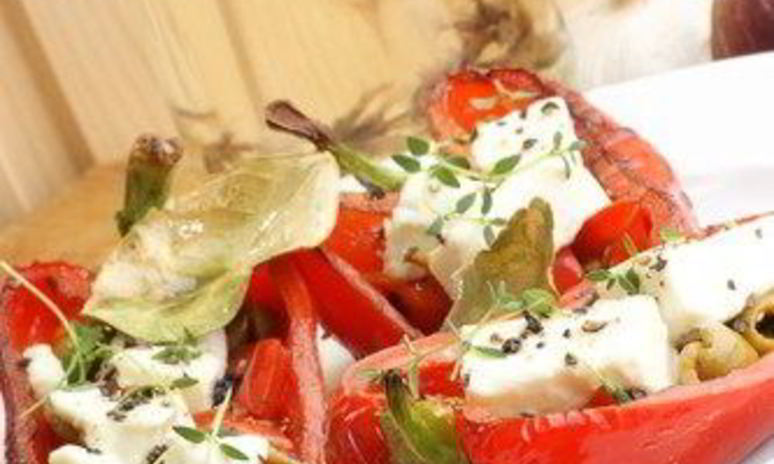 Рецепт печеных фаршированных сладких перцев с черри, фетой и тимьяном