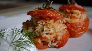 Помидоры запеченные с рисом и филе курицы